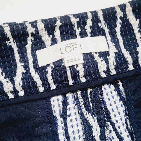Loft navy and white shorts size 2 - Picture 2 of 5